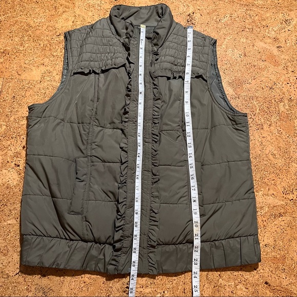 Christopher & Bank Sage Green Ruffle Vest Sz M - Picture 9 of 10
